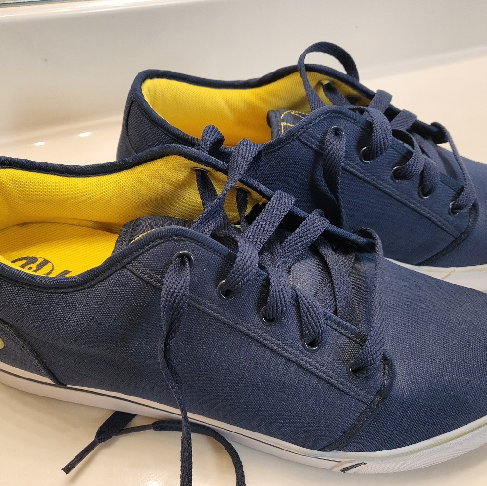 Heely's mens size 11 blue worn once